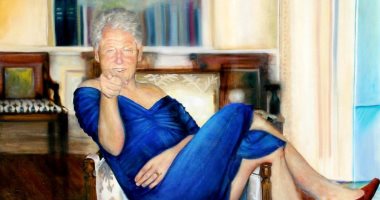 "كلينتون يرتدى فستان مونيكا".. لوحة بمنزل الملياردير المتهم باعتداءات جنسية