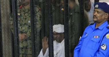 هل تحدث الرئيس السودانى الأسبق عمر البشير داخل قاعة المحكمة أول أمس؟