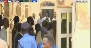 شاهد لحظة وصول الرئيس السودانى السابق "البشير" إلى مقر محاكمته