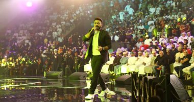 تامر حسنى يتألق فى مهرجان صلالة بعمان ويشكر جمهوره.. فيديو وصور