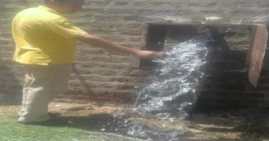 محافظ أسيوط: غسيل شبكات المياه بقريتى المطيعة وأولاد رايق لحل مشكلة العكارة