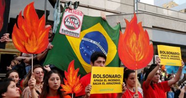 آلاف البرازيليين يخرجون إلى الشوارع بسبب حرائق غابات الأمازون