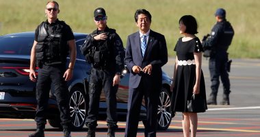 رئيس وزراء اليابان يصل إلى "بياريتز" الفرنسية للمشاركة فى قمة مجموعة السبع