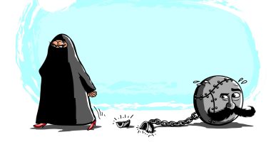 كاريكاتير الصحف السعودية..انتصار المرأة بعد تطبيق لائحة الجوازات الجديدة