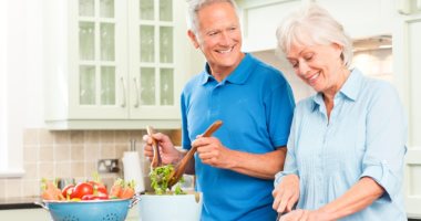 لو عايز تحافظ على صحتك.. 6 نصائح غذائية لكبار السن