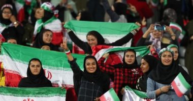 بعد منعهن منذ عام 1981..إيران تسمح للنساء بمشاهدة مباريات كرة القدم من الملعب