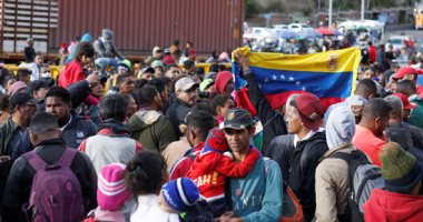 آلاف الفنزويليين يغلقون جسر روميتشا خلال محاولتهم العبور إلى الإكوادور