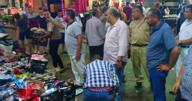 صور.. حملة ليلية لإزالة الإشغالات والتعديات بمنطقة سوق ليبيا بمطروح