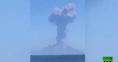 فيديو.. بركان سترومبولي يبدأ ثورانه في إيطاليا ويثير ذعر سياح صقلية