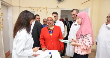صور.. جامعة القاهرة تبدأ الكشف الطبى على الطلاب الجدد  بمستشفى الطلبة بالجيزة