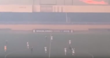 فيديو.. نيران "الأمازون" تهاجم ملعبا يستضيف مباراة كرة قدم فى البرازيل