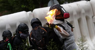 تصاعد خطير فى هونج كونج.. الشرطة تلقى الغاز المسيل والمحتجون يردون بالمولوتوف