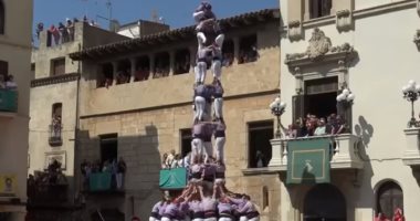 شاهد.. انهيار برج بشرى فى مهرجان إقليم كتالونيا التقليدى بإسبانيا