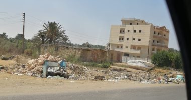 شكوى من تراكم القمامة بشارع البحر بمدينة فايد