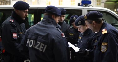 شرطة النمسا: مصرع شابين سوريين بسبب الاختناق داخل حافلة لتهريب اللاجئين
