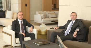 وزير الدفاع اللبنانى يلتقى السفير البريطانى لدى بلاده 