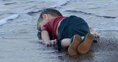 زى النهاردة.. العالم يبكى لوفاة الطفل "ايلان" السورى