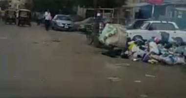 قارئ يشكو من انتشار القمامة بشارع مصطفى كامل بالإسكندرية