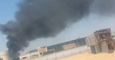 قارئ يشارك بصور لحريق مصنع أجهزة كهربائية بمدينة بدر