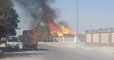 25 سيارة إطفاء تسيطر حريق حريق اندلع بداخل مصنع ورق بـ6 أكتوبر