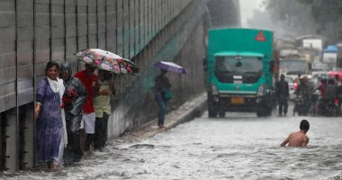 اضطراب حركة المرور والرحلات الجوية فى مومباى بسبب الأمطار الغزيرة 