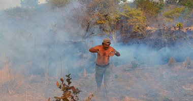 سكان منطقة "أغوا ابوا" يحاولون السيطرة على النقاط الساخنة فى حرائق الأمازون