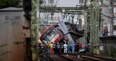 اليابان تحيى الذكرى السنوية الـ19 لحادث تحطم قطار أودى بحياة 107 أشخاص