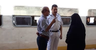 صور.. رئيس شركة السكة الحديد للخدمات يتابع أعمال النظافة بمحطة بورسعيد