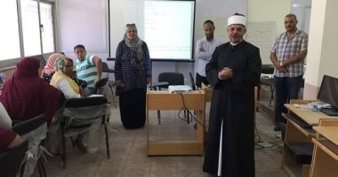 رئيس المنطقة الأزهرية بالإسكندرية يتابع تدريب المعلمين قبل بدء العام الدراسى