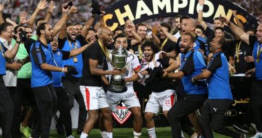 صور .. لحظة رفع الزمالك كأس مصر 