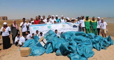 حملة لإزالة النفايات من شواطئ البحر الأحمر