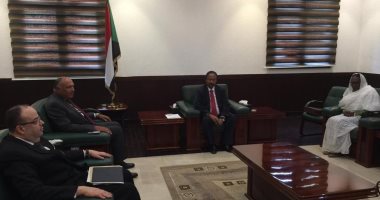 وزير الخارجية يبحث مع رئيس وزراء السودان مفاوضات سد النهضة
