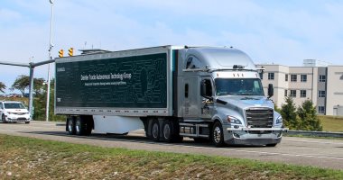 Daimler تبدأ فى اختبار الشاحنات ذاتية القيادة فى الطرق العامة