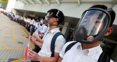طلاب المدارس بهونج كونج يشكلون سلاسل بشرية بعد احتجاجات بمطلع الأسبوع