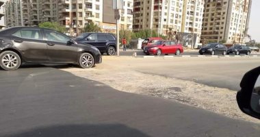 قارئ يشكو من وجود حفرة بطريق عمارات زاهر مدينة نصر تعوق سير السيارات