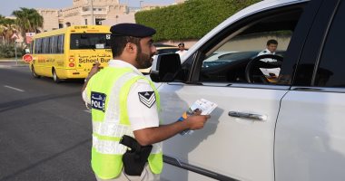 الإمارات: 1000 درهم غرامة إلقاء الكمامة والقفاز على الطرق 