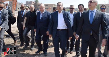 مدبولى من مجرى العيون: الرئيس كلف بتطوير القاهرة.. ووحدات جاهزة للتعويض