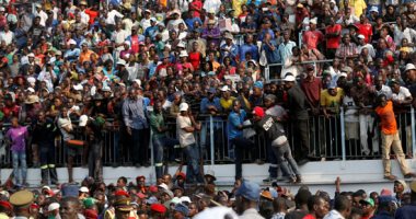 الآلاف يتدافعون فى زيمبابوى لإلقاء نظرة الوداع على جثمان روبرت موجابى