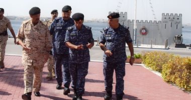 القائد العام لقوة دفاع البحرين يتفقد عددا من أسلحة ووحدات الجيش