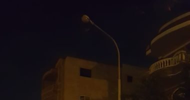 أهالى شارع عميد محمد أبو الفتوح بالعبور يشكون عدم إضاءة أعمدة الإنارة ليلا