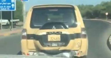 فيديو.. مواطن كويتى يسرق سيارة عسكرية ويصطدم بسيارات أخرى قبل ضبطه 