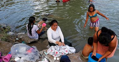 صور .. تزايد اعداد المهاجرين على الحدود الأمريكية المكسيكية