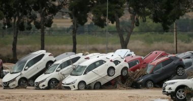 صور.. تضرر مئات السيارات بسبب الفيضانات فى إسبانيا