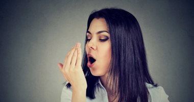 اعراض وأسباب رائحة الفم الكريهة