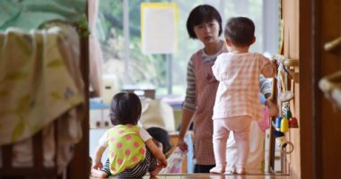 الأمهات فى اليابان يفضلن وضع أطفالهن بدور الرعاية أثناء فترات العمل