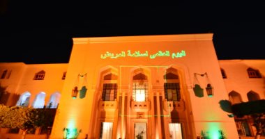 صور.. جامعة عين شمس تضيئ مبانيها باللون البرتقالى احتفالا بيوم سلامة المريض