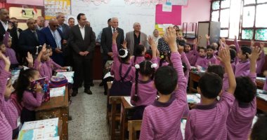 محافظ الجيزة ومدير التعليم يتفقدان مدارس المحافظة استعدادا لبدء الدراسة