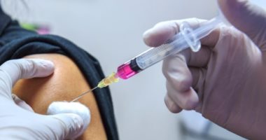 أخبار × 24 ساعة.. الصحة: تطعيم 7 ملايين طالب ضد الالتهاب السحائى مجانا 
