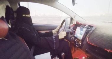 بزنس قيادة السيارات ينتعش بين النساء.. سعودية تدرب 53 سيدة على القيادة