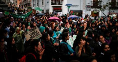 صور.. مظاهرات ضد تشريع الإجهاض فى الإكوادور